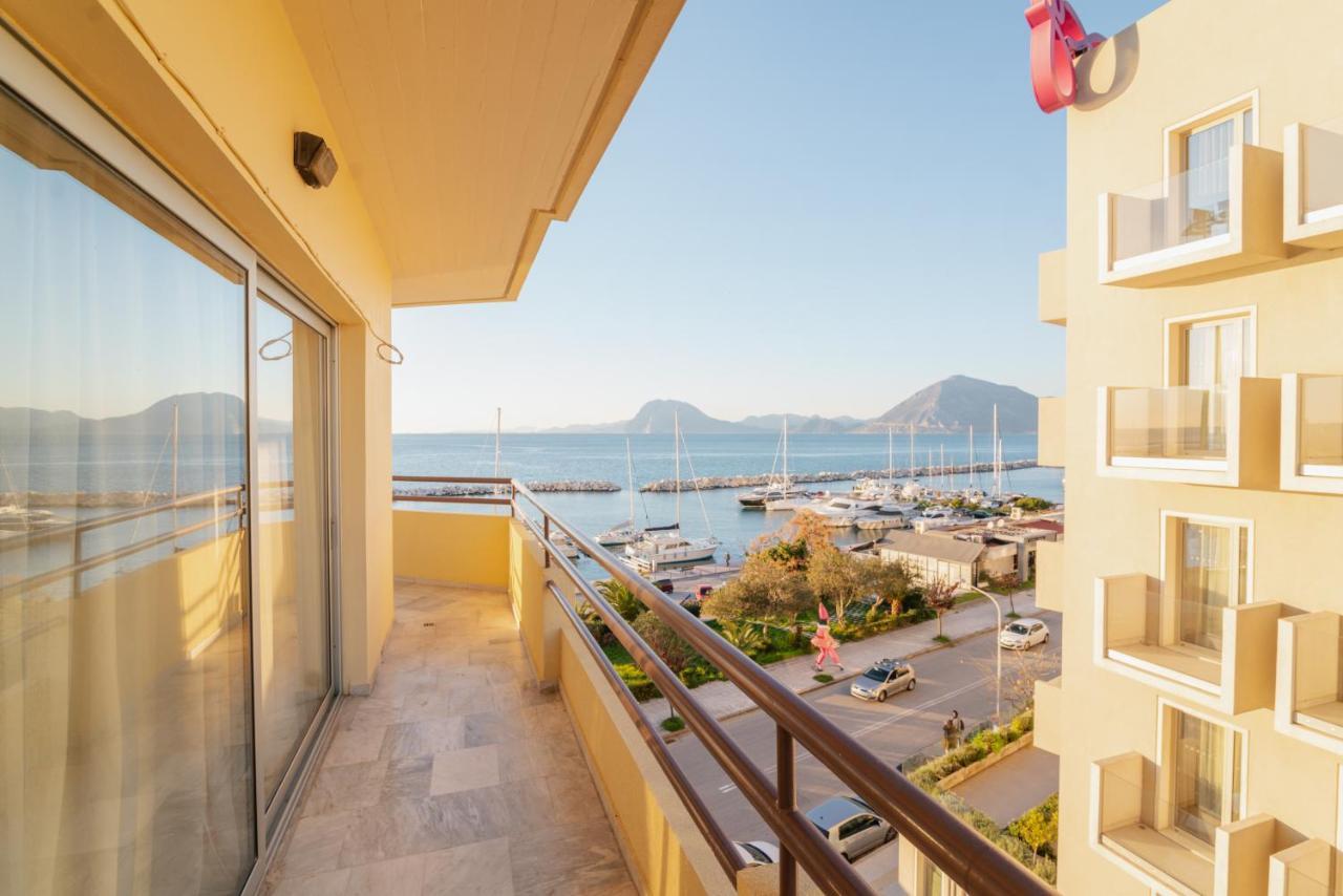 Sea Front Luxury Apartment Patras Exterior photo